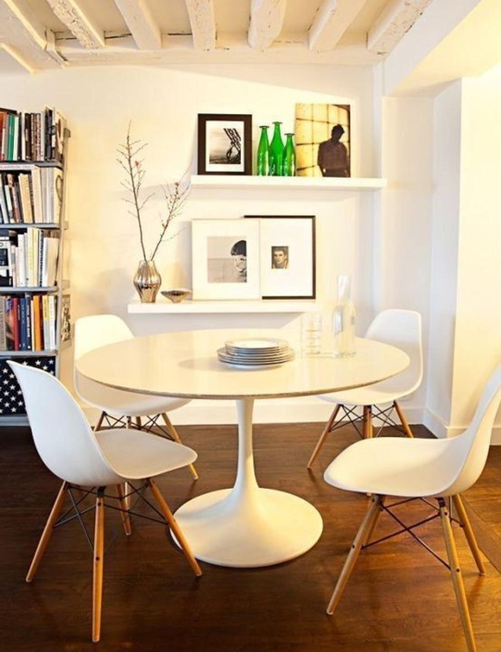 Обеденный стол в стиле Tulip