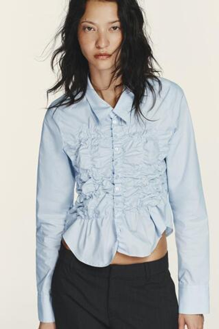 ZARA РУБАШКА ИЗ ПОПЛИНА С ЭЛАСТИЧНЫМИ СБОРКАМИ, НЕБЕСНО-ГОЛУБОЙ