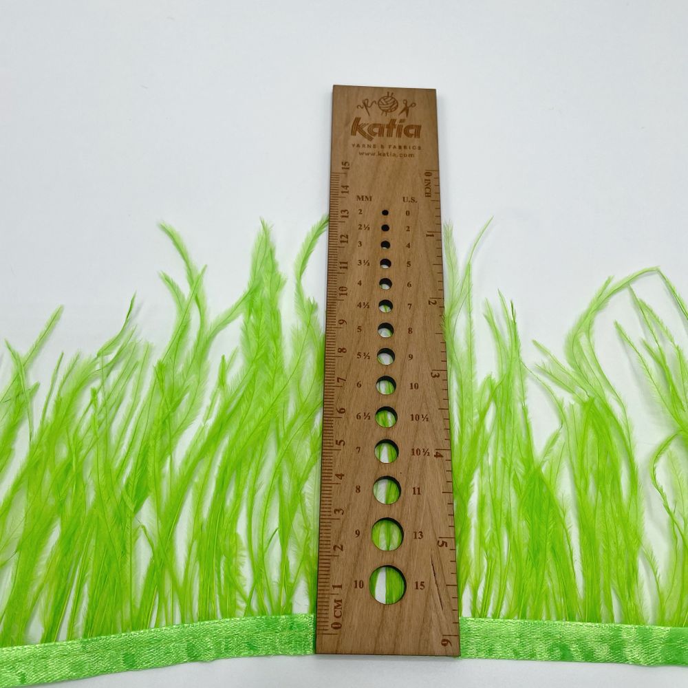 Перья страуса на ленте