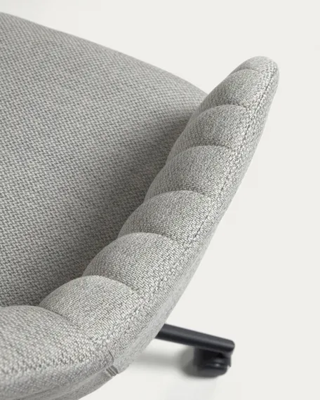 Рабочее кресло на колесиках Madina светло-серое