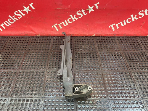 Кронштейн подножки правый