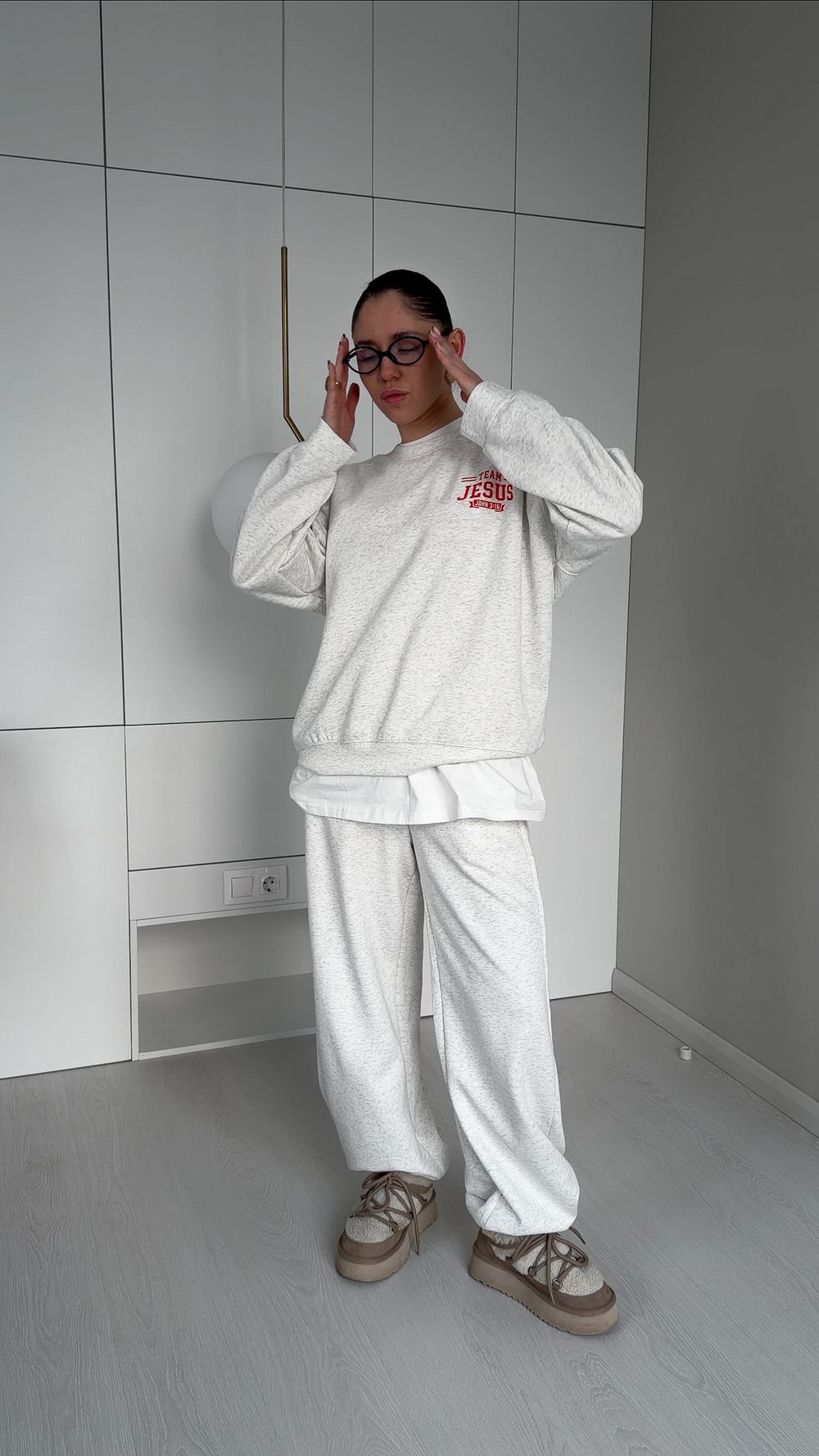 Костюм спортивный с круглым воротом