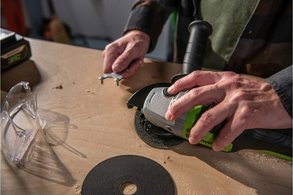 Аккумуляторная УШМ Greenworks GD24AG (3200207), 125 мм, без аккумулятора