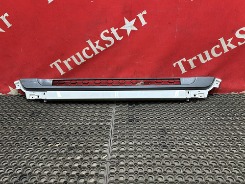 Решетка бампера 2023г