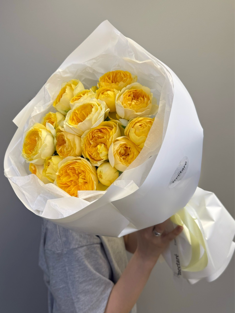 Моно букет из кустовых,лимонных роз💛