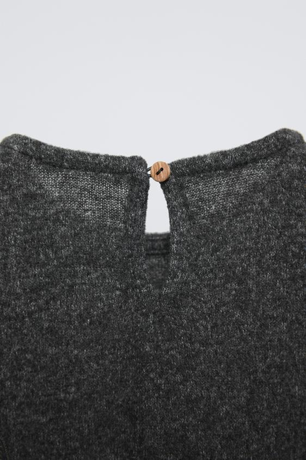 ZARA ПЛАТЬЕ ИЗ ТКАНИ SOFT TOUCH С ВОЛАНАМИ, АНТРАЦИТОВО-СЕРЫЙ