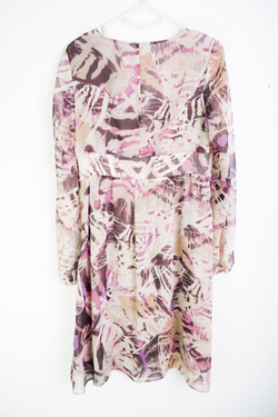 Платье Olar приятного оттенка, визуально на 46 размер