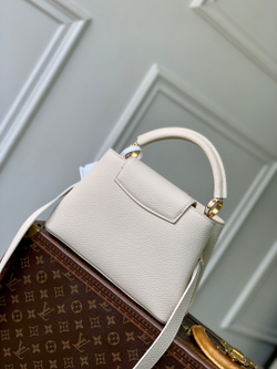 Louis Vuitton Capucines BB