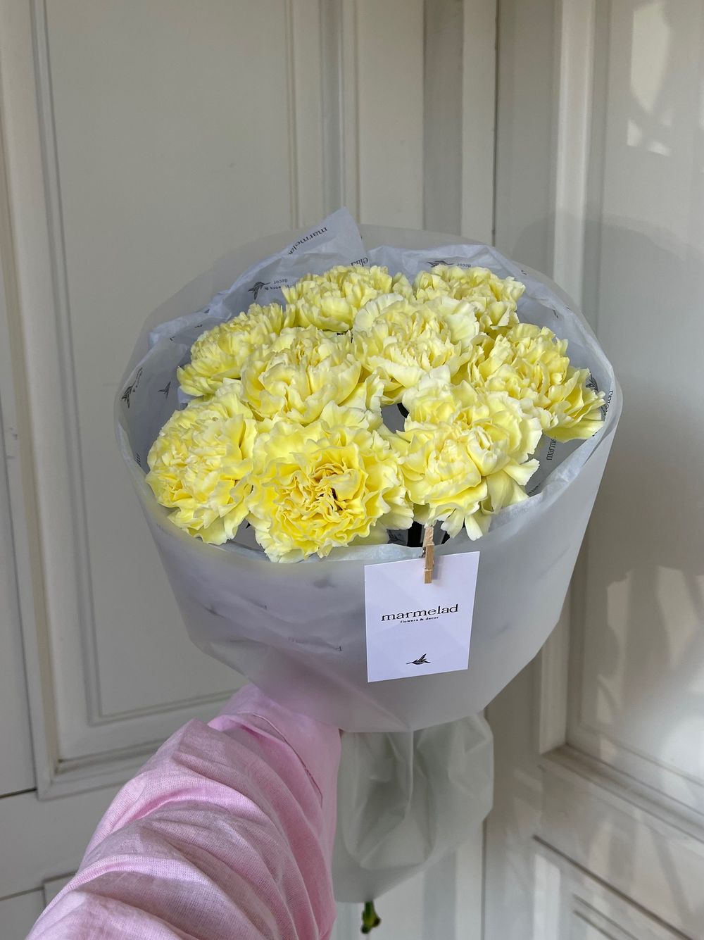 Моно букет из диантусов в желтом оттенке