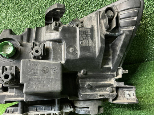 Фара правая Maserati Levante (2020-2024) LED