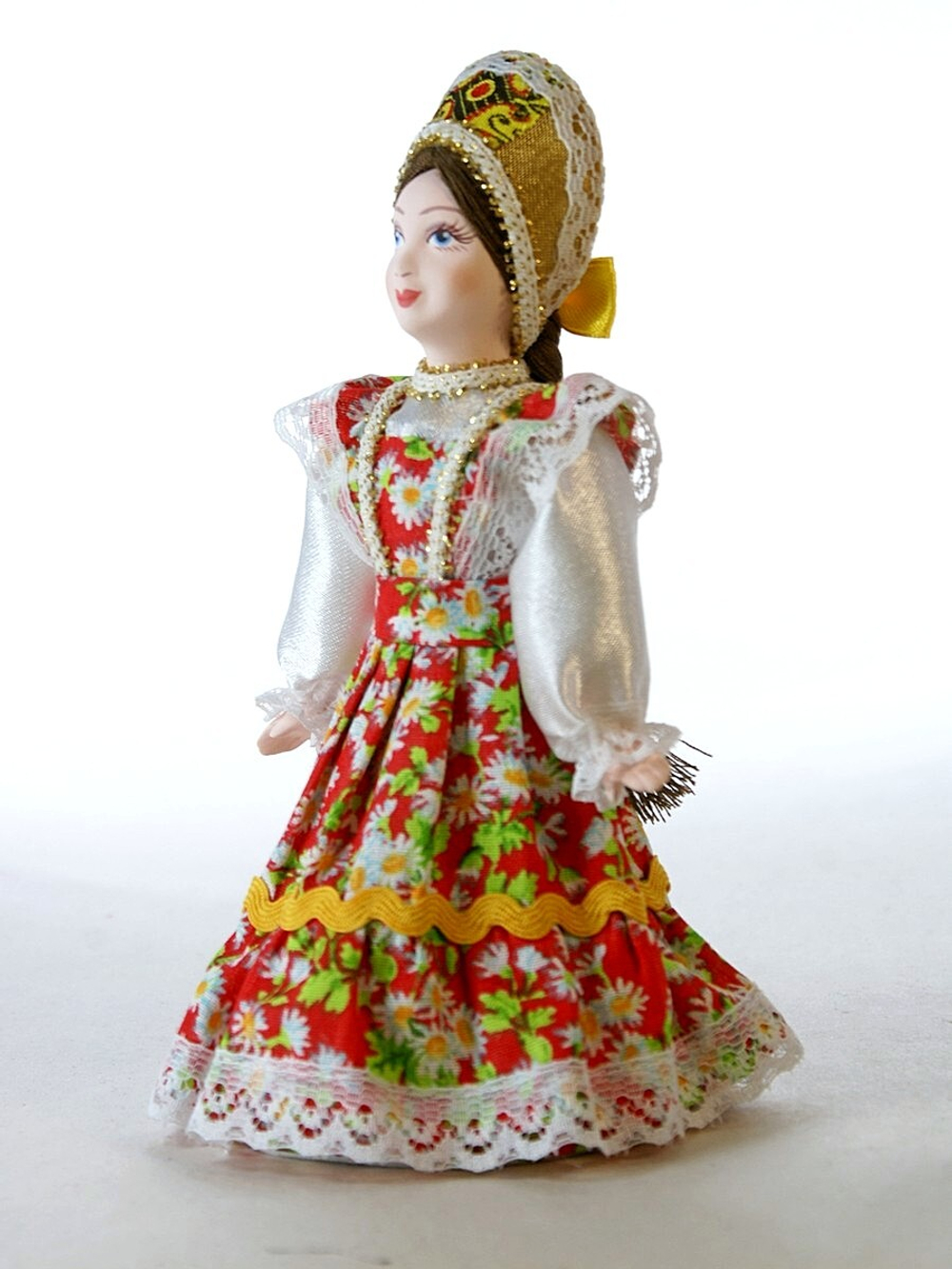 Кукла сувенирная фарфоровая. Россия. Девочка в цветном сарафане (стилизация).