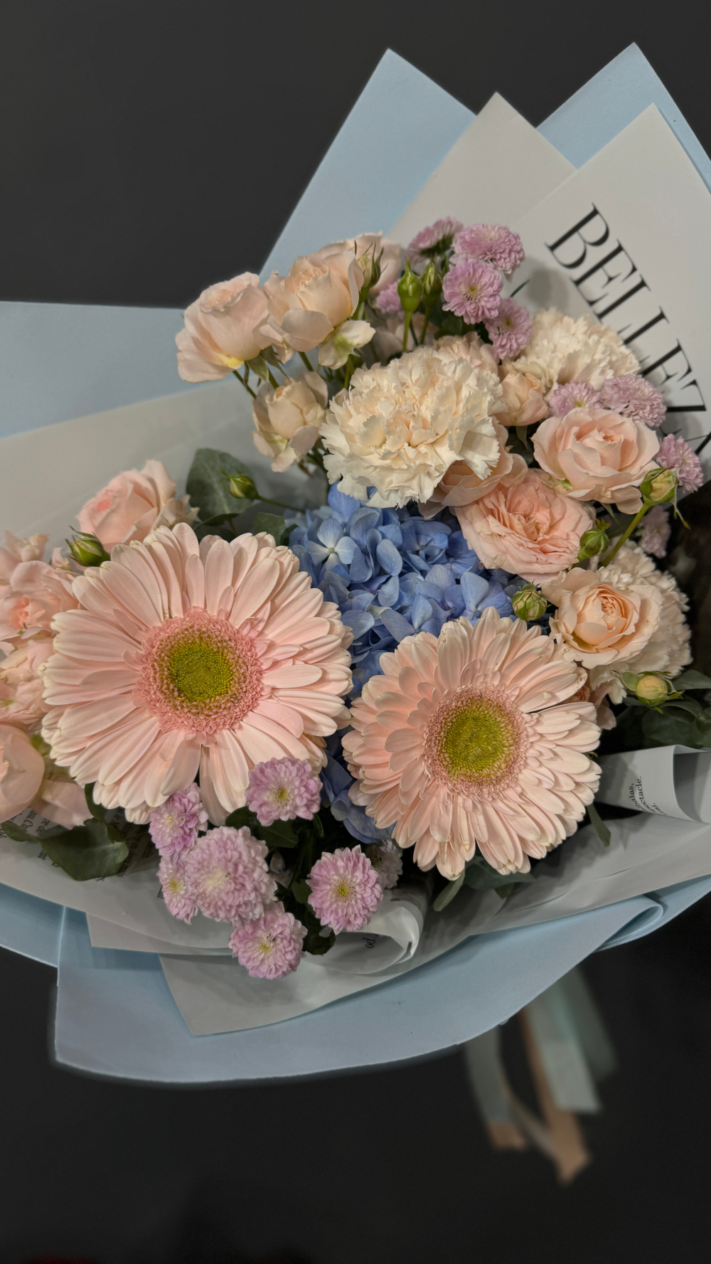 Нежный сборный букет в кремовых оттенках