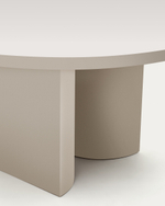 Круглый стол Nealy из лакированного МДФ в отделке экрю, Ø 150 см