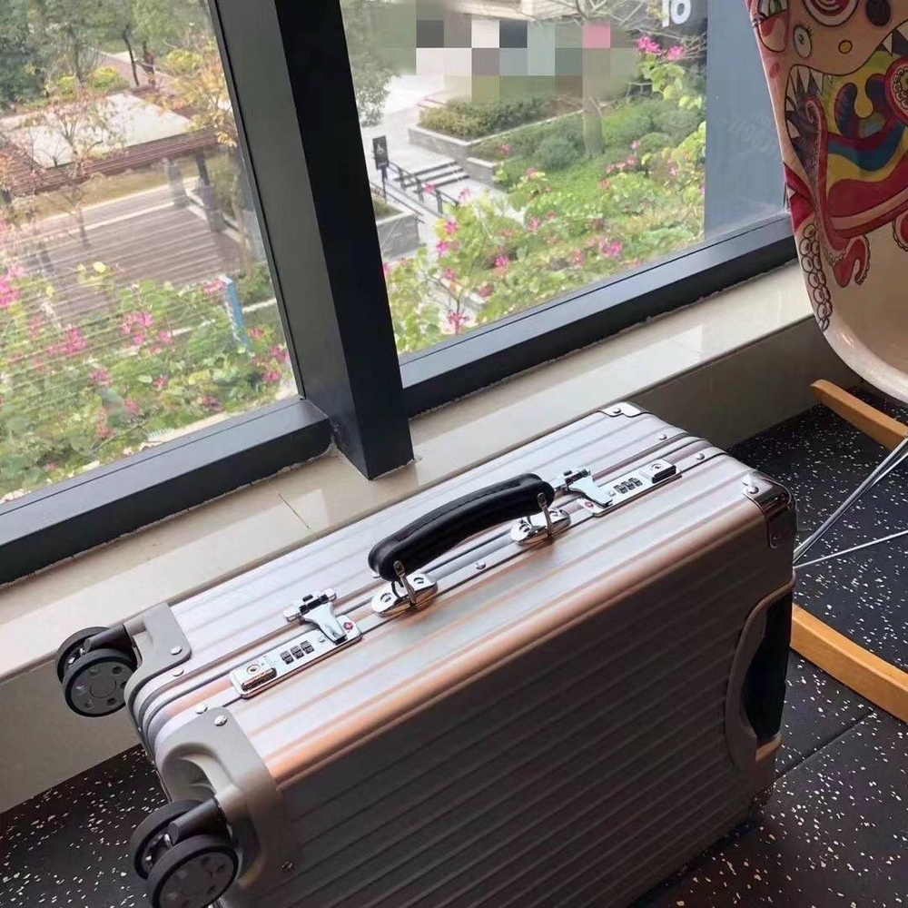 Дорожный чемодан Rimowa