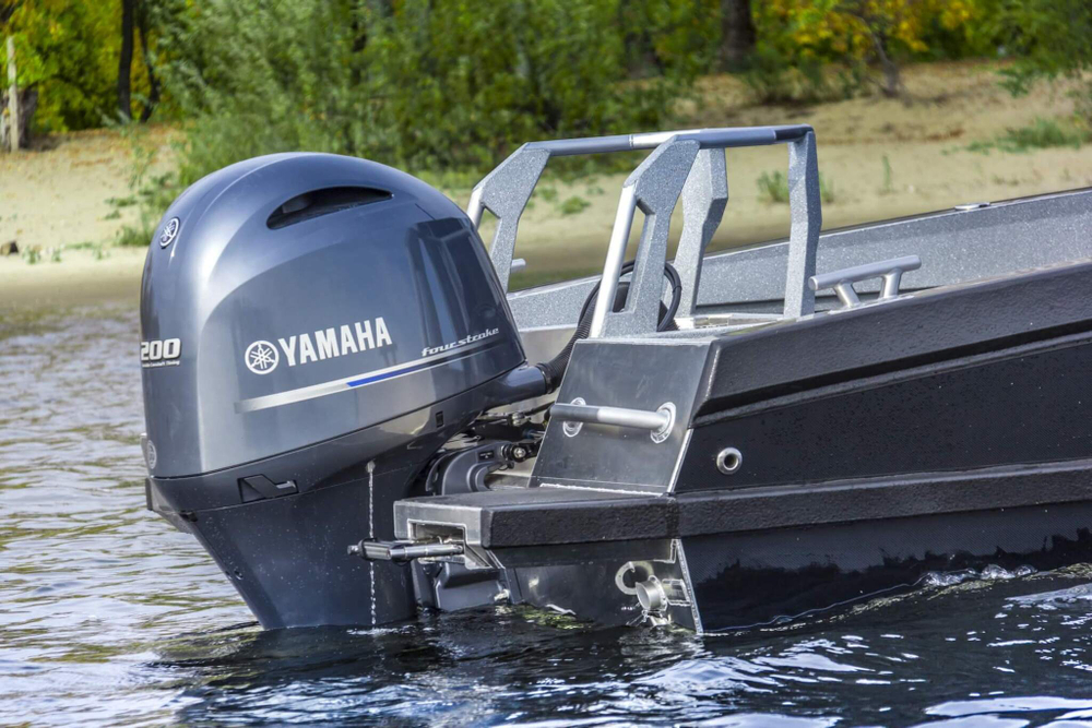 Катер Volzhanka VOYAGER 800 CABIN LE