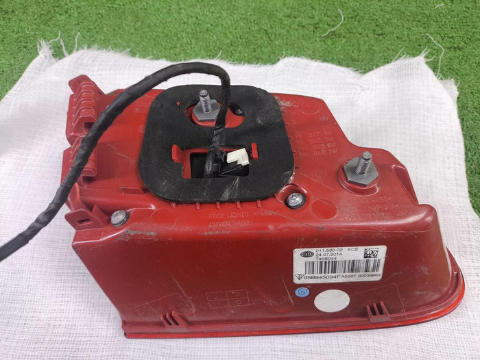 Фонарь правый внутренний Porsche Macan 95b (14-18)