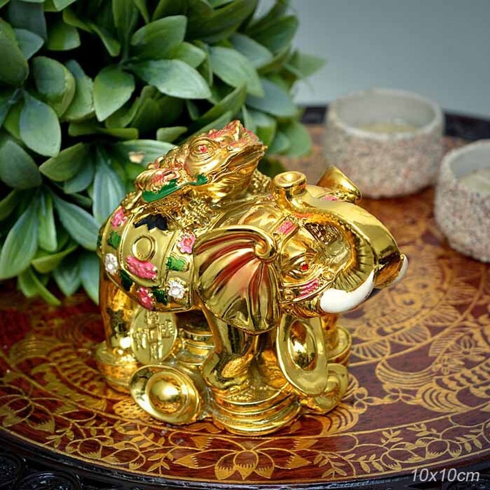 Статуэтка Жаба на спине слона на монетах и золотых слитках цвет золотистый