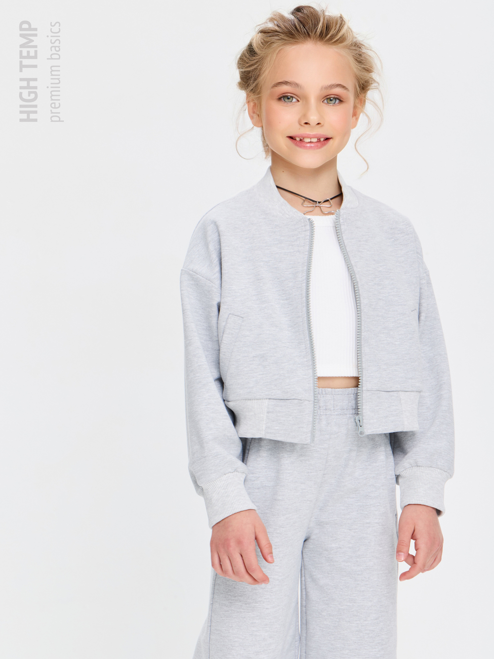 Укороченный бомбер из футера на молнии