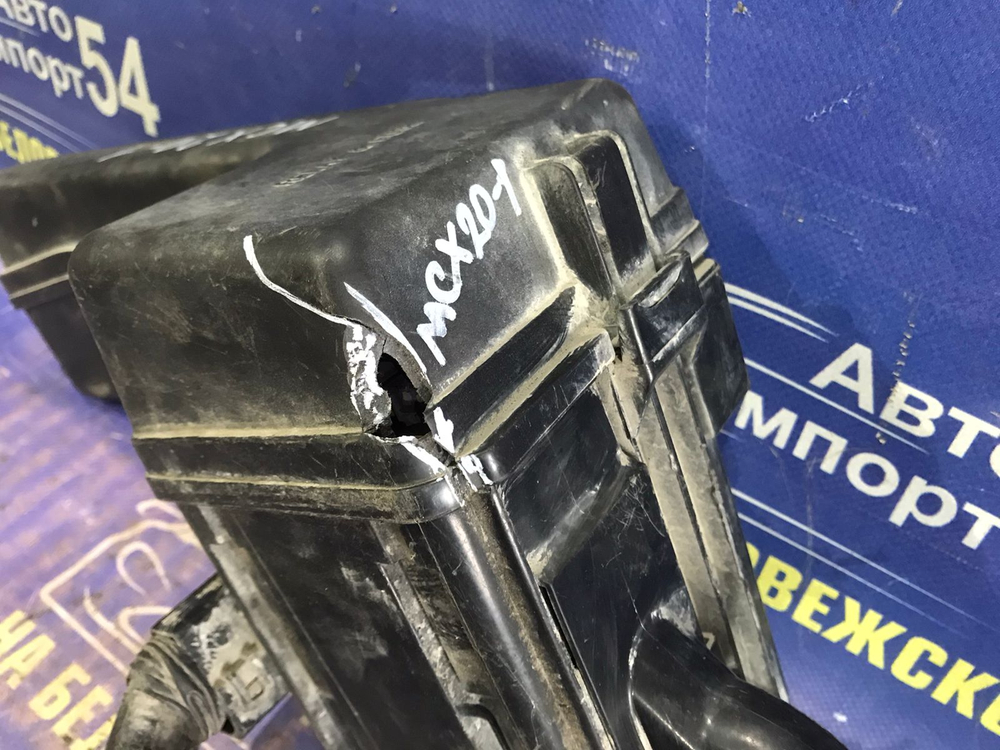 Блок предохранителей подкапотный TOYOTA PRONARD 2000