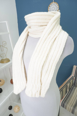 Шарф светлого оттенка