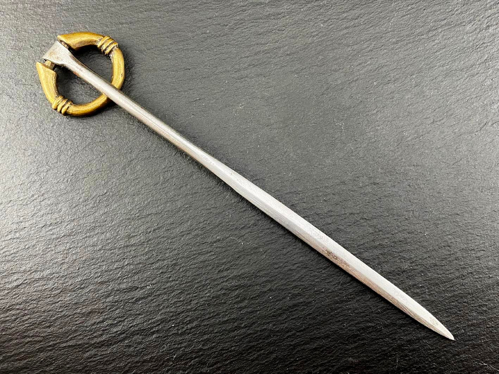 Фибула. Готланд, Бирка 10-11 в. (игла)