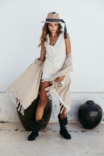 Накидка с бахромой Chintamani короткая (бежевая)