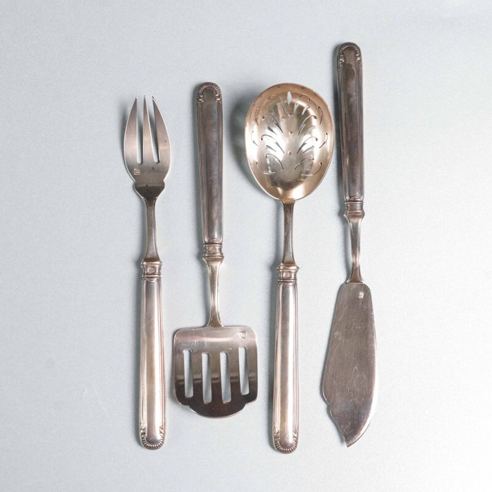 Сервировочный набор из четырех предметов в оригинальном футляре