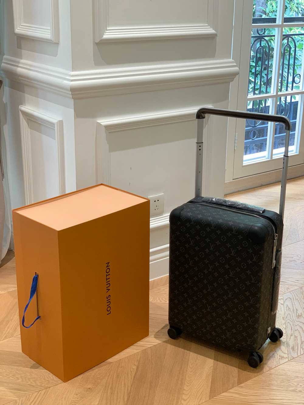 Louis Vuitton Horizon 55 Suitcase