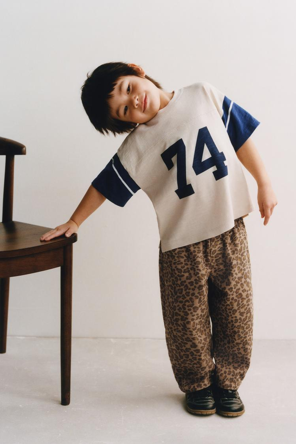 ZARA ФУТБОЛКА С ПРИНТОМ, ЖЕЛТОВАТО-БЕЛЫЙ