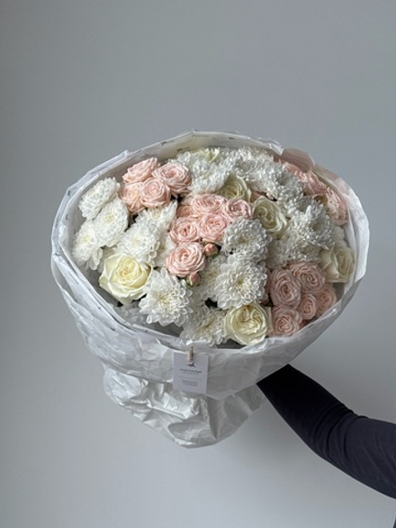 Букет сборный в кремовых оттенках размер L