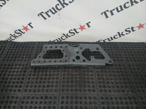 Кронштейн усилителя бампера левый