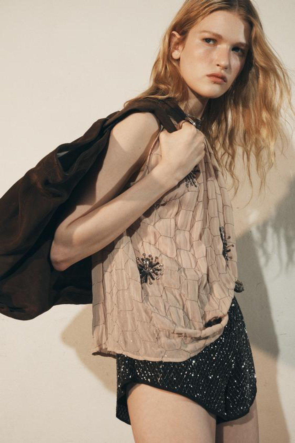 ZARA ТОП С ЦВЕТОЧНОЙ ВЫШИВКОЙ — ZW COLLECTION, БЕЖЕВЫЙ