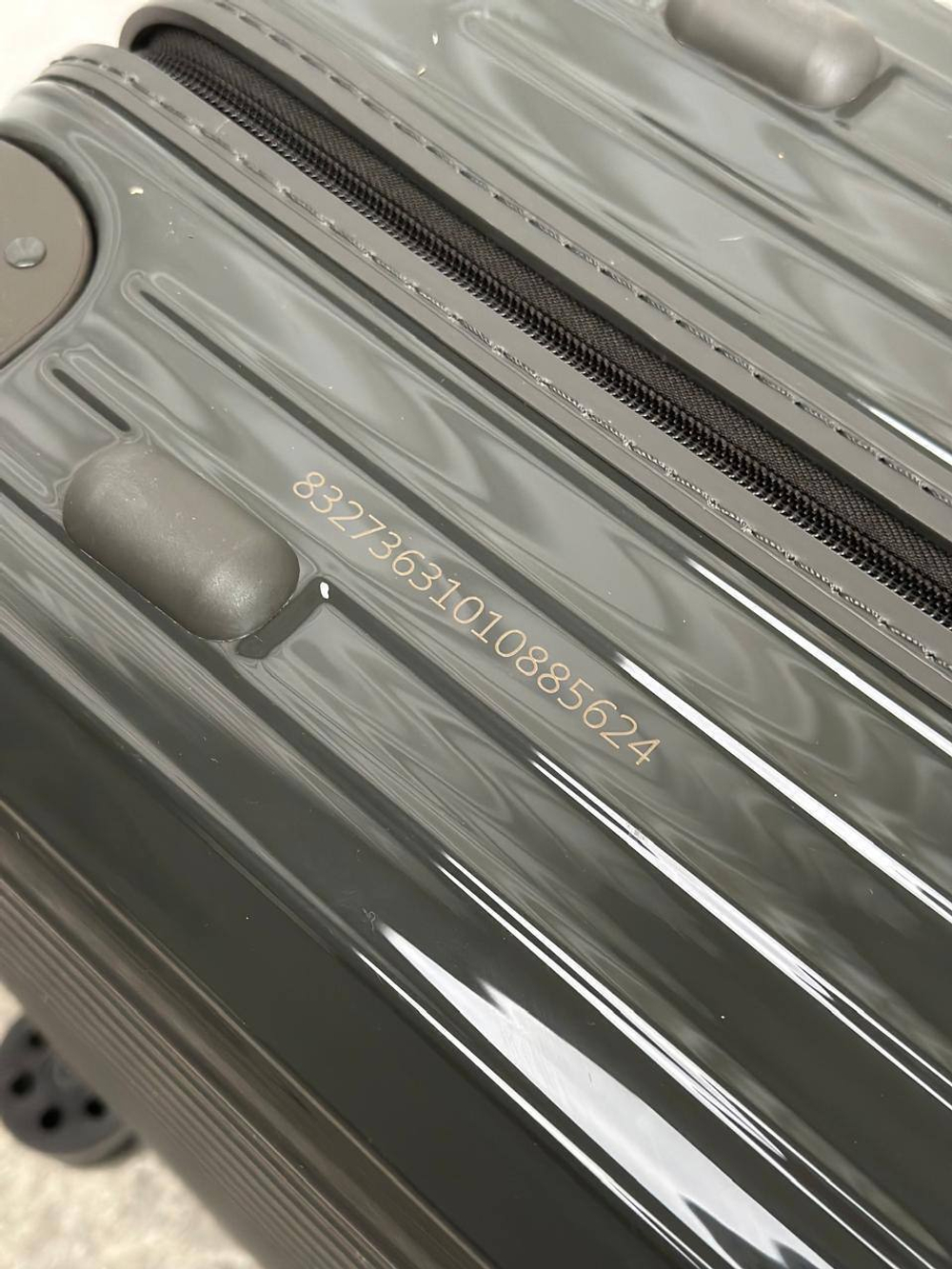 Чемодан Rimowa L, арт. 477563507
