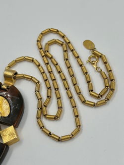 Кулон с коричневым пластиком Givenchy