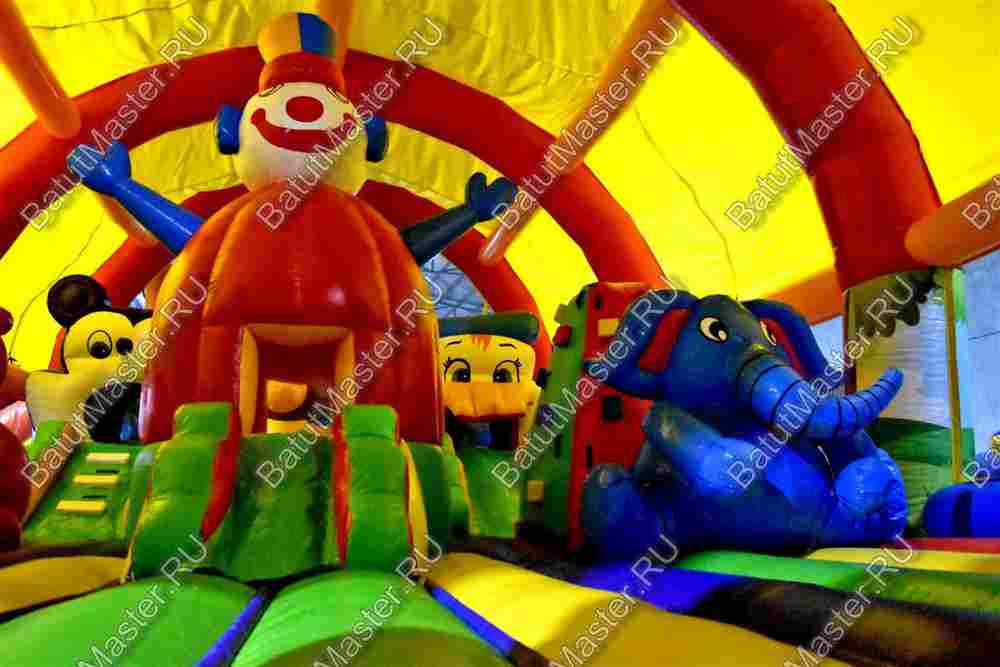 Надувной батут "Зверята с крышей 3" со скалодромом, 11*7*6 м