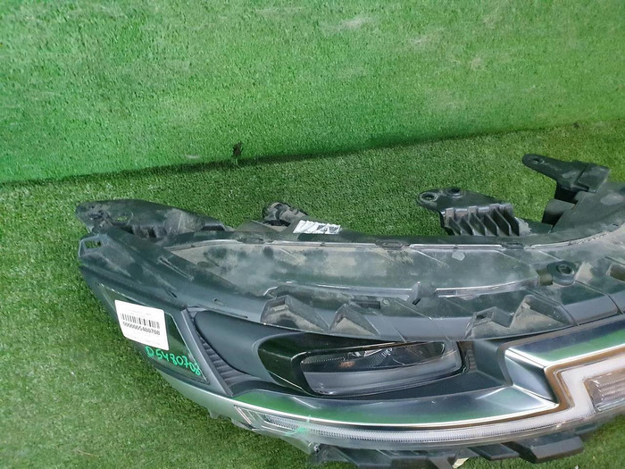 Битая Фара правая Kia Carnival 4 (2020-2023) LED