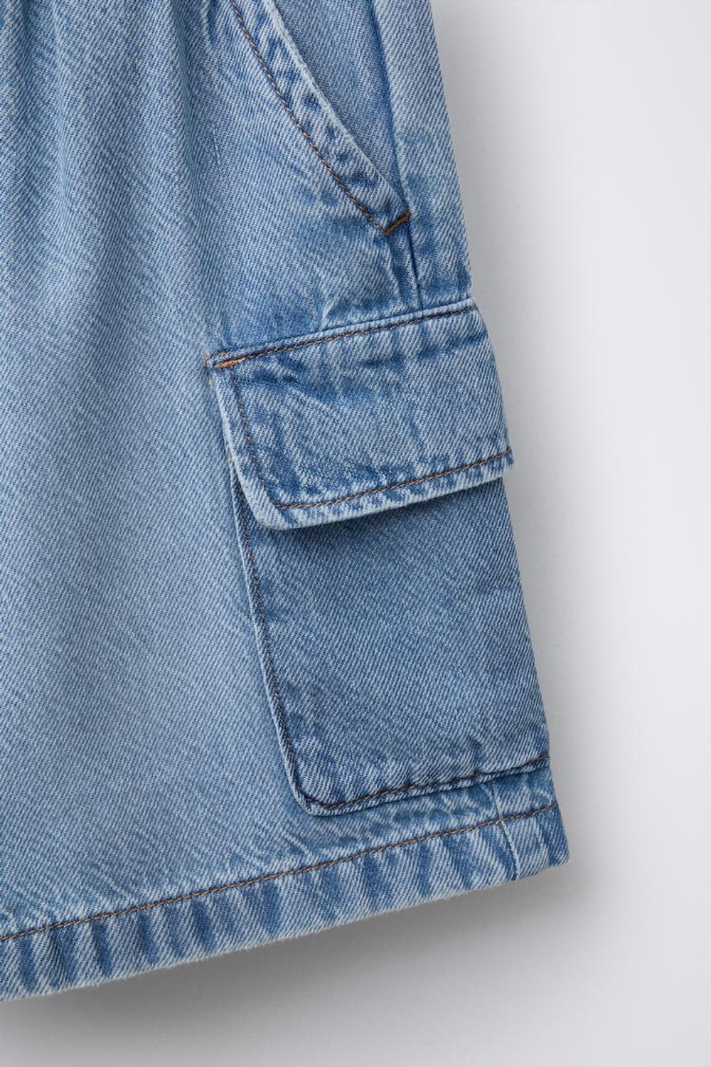 ZARA ДЖИНСОВЫЕ ШОРТЫ КАРГО LOOSE, ГОЛУБОЙ