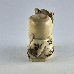 Статуэтка нэцкэ Шоусин с тростью и персиком