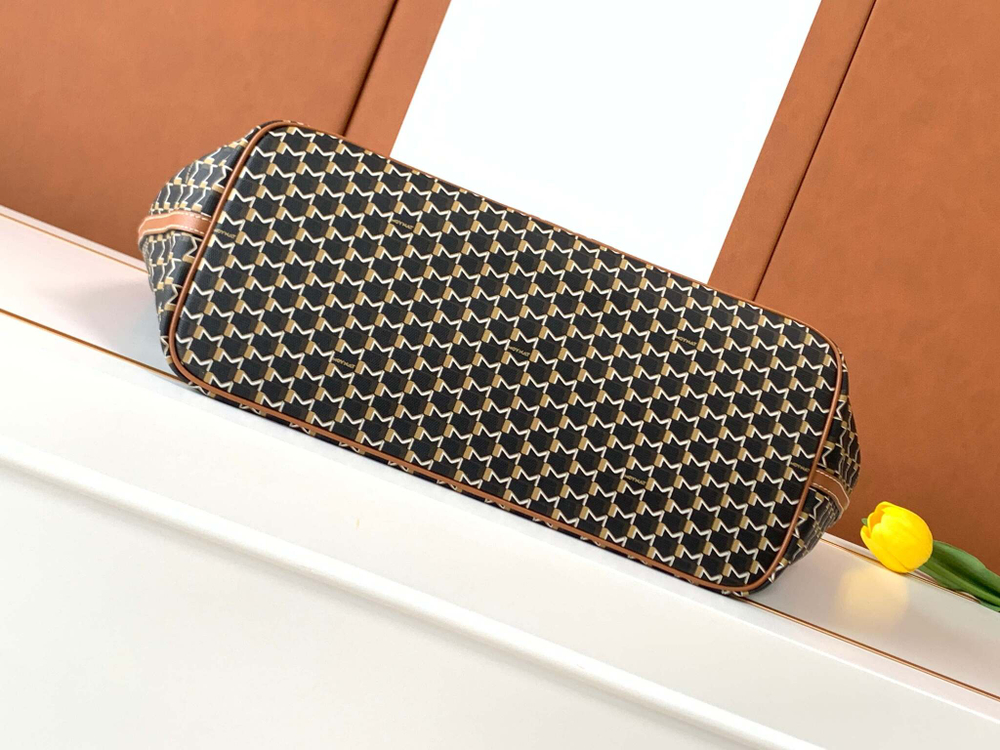 Moynat M Tote GM