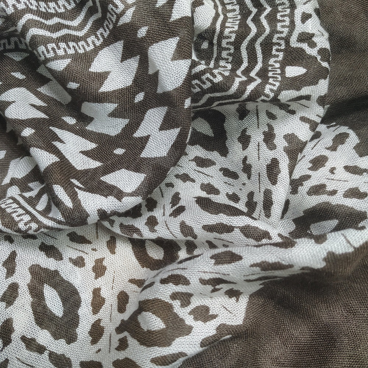 Палантин Вискоза 100% Зигзаги, ромбы, цвет молочный на коричневом 70x170 см.