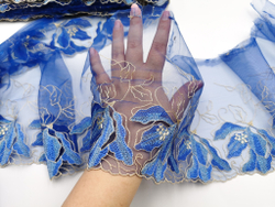 Вышивка на сетке, 20 см, ЛЕВАЯ, цветы на васильковом фоне (Артикул: VS-2022), м