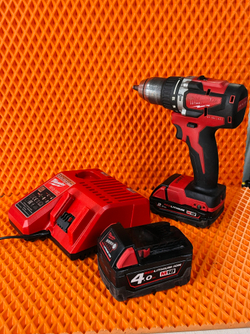 Аккумуляторная ударная дрель-шуруповерт Milwaukee M18 CBLPD-0