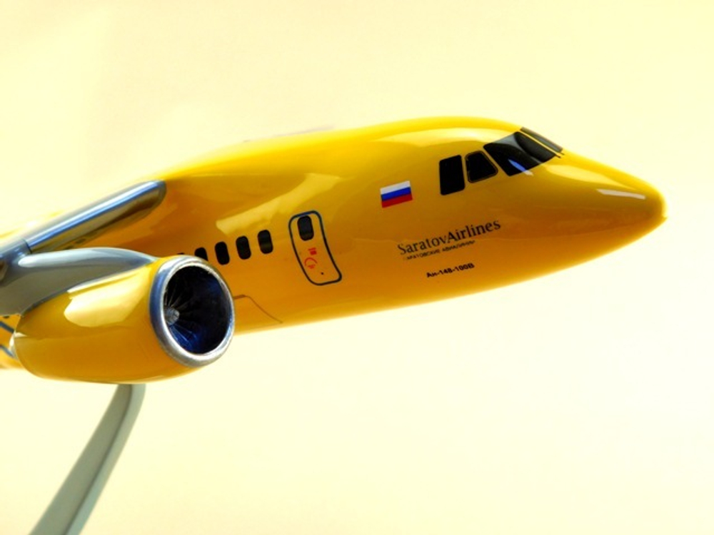 Модель самолета Ан-148-100В (М1:100, Саратовские Авиалинии)