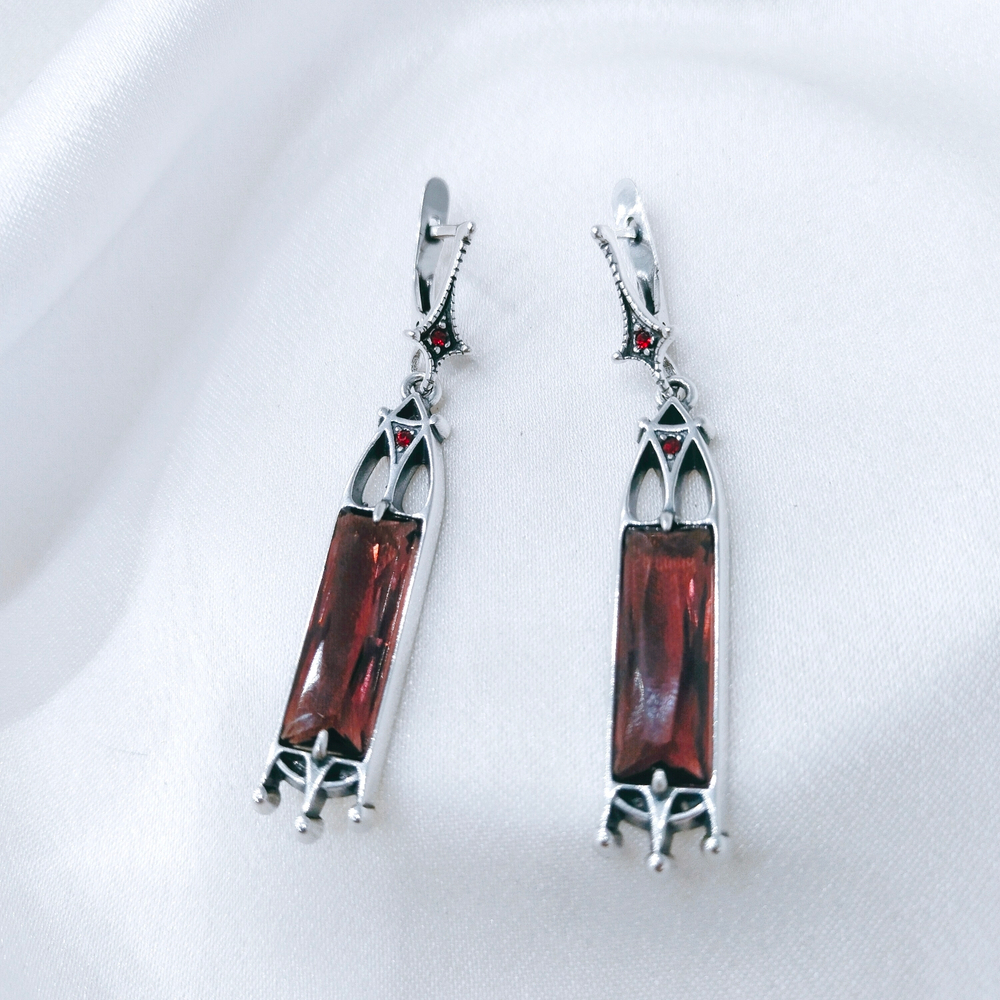 "Неф" серьги в серебряном покрытии из коллекции "Готика" от Jenavi  с английским замком