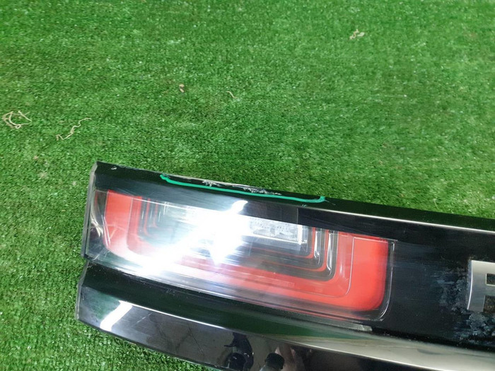 Фонарь крышки багажника Range Rover Velar (17-23)