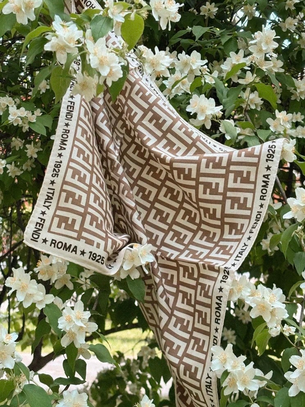 Платок с лого Fendi