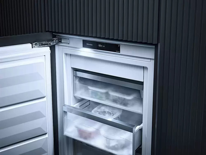 Встраиваемый морозильник Miele FNS 7774 D