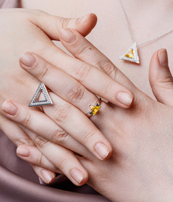 Подвес из серебра со вставками из розового и бесцветных фианитов