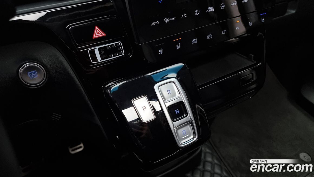 Hyundai Staria Lounge 9-и местный (10.2022)