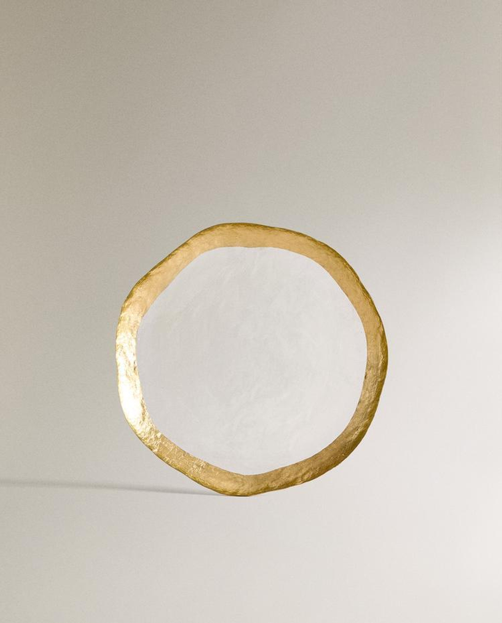 ZARA HOME ТАРЕЛКА ИЗ СТЕКЛА С КРОМКОЙ, ЗОЛОТИСТЫЙ